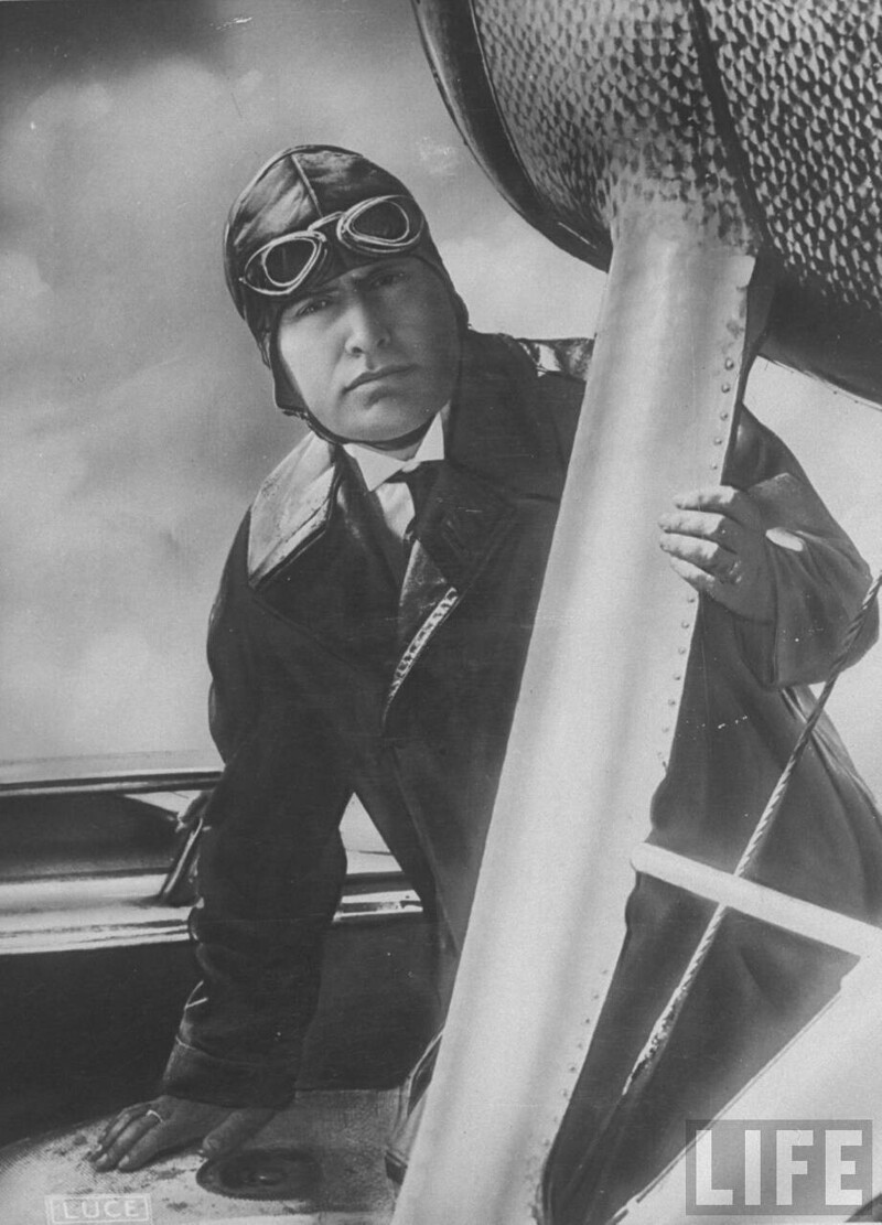 Бенито Муссолини в летной форме. 1925