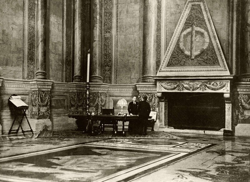 Кабинет Бенито Муссолини в Палаццо Венеция в Риме