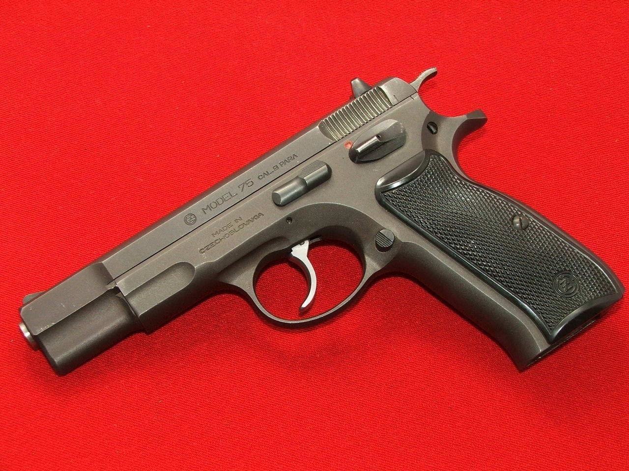 Пистолет CZ 75 был разработан братьями Йозефом и Франтишеком Коуцки в 1975 ...