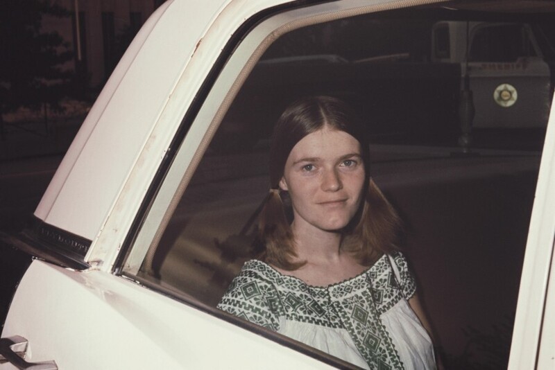 13 августа 1970 года. Линду Касабиан доставили к зданию суда в Лос-Анджелесе, где проходит суд над семьей Мэнсона.