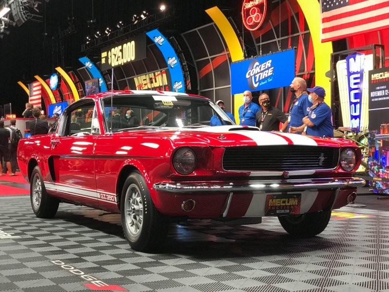 7. Shelby GT350 Paxton Fastback (№6S2265) 1966 года продан за $852,500 (63 250 000 руб.).