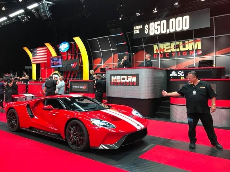5. Ford GT 2018 года продан за $946,000 (72 500 000 руб.).