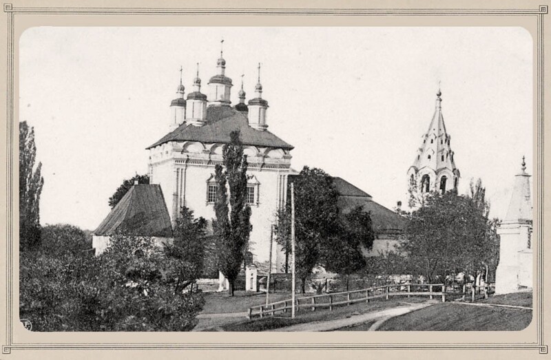 Успенско-Николаевский собор, построенный Петром I.