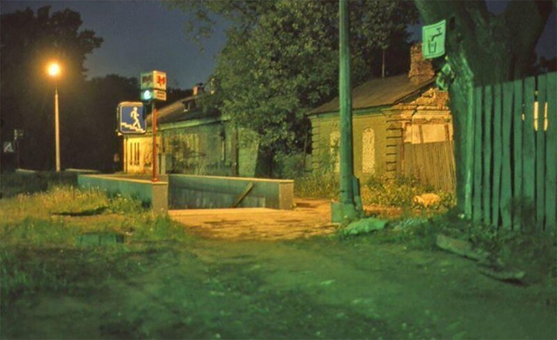 Вход в мeтро, Минск, 1991 год.