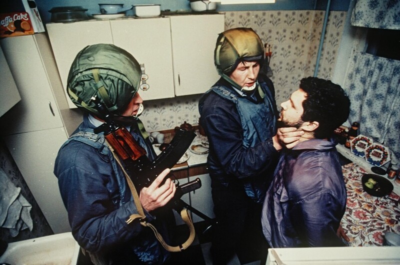 Член казанской ОПГ задержан сотрудниками УГРО за ограбление проституток. Ленинград, сентябрь 1991 года.