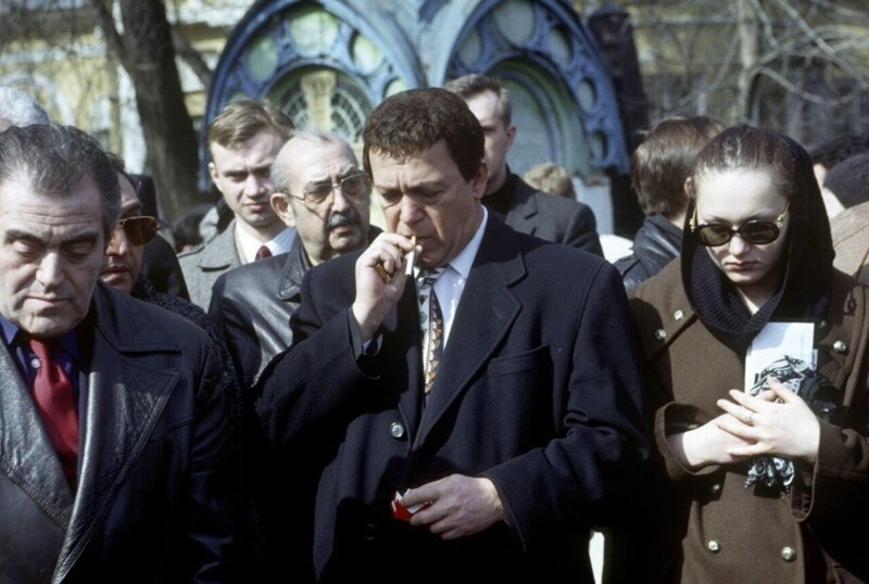 Иосиф Кобзон на похоронах известного криминального авторитета Отари Квантришвили, 1994 год.