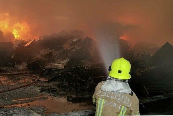 Аллах разгневался на единственный беспечно бухающий эмират: центр Аджмана в пламени и дыму