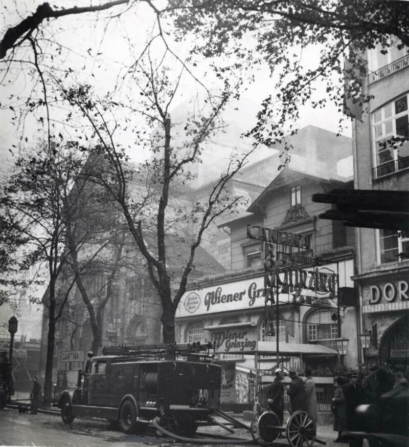 Сожженая синагога на Фазанен штрассе в Берлине, Германия, ноябрь 1938 года