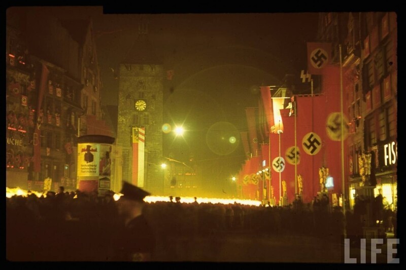 Факельное шествие в ночь с 29 на 30 сентября устроенное нацистами в Мюнхене во время проведения Конференции