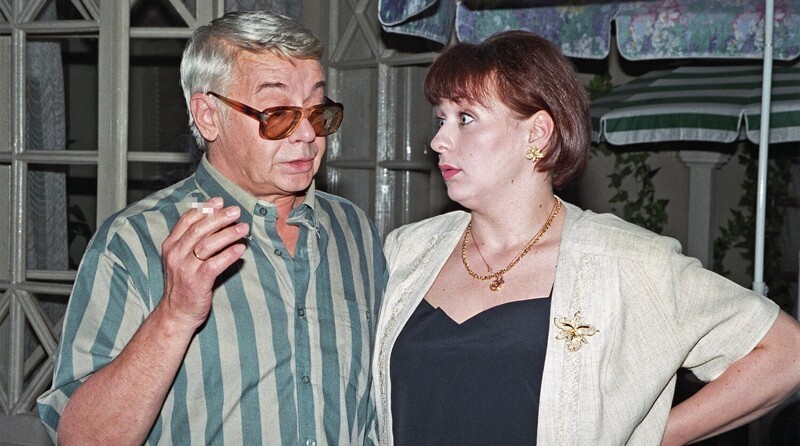 Александр Демьяненко и Мария Аронова на съемках сериала «Кафе Клубничка», 1997 год