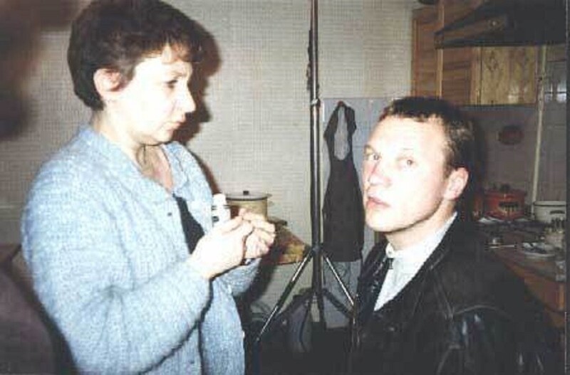 Анатолий Журавлев на съемках фильма «Брат», 1997 год