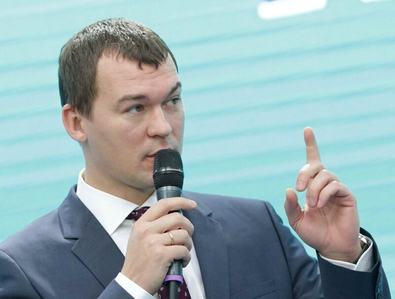 Дегтярёв осмотрел полуразваленные бараки в посёлке Тырма и поручил начать расселение