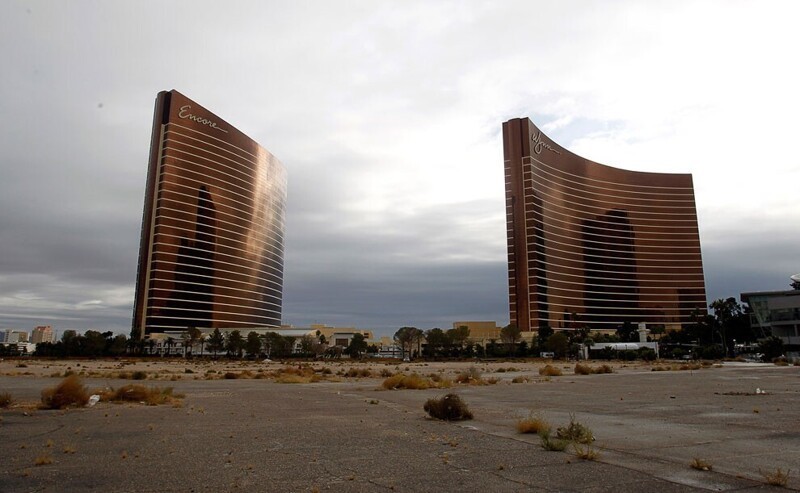 Пустырь, где было снесено отель-казино New Frontier, расположенный на бульваре Лас-Вегас Стрип, в Лас-Вегасе, штат Невада. (Фото Isaac Brekken | AP):