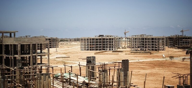 Заброшенная масштабная стройка «Новая Бенгази» в Ливии. Когда в Ливии вспыхнула гражданская война, китайские строители покинули страну. (Фото Gianluigi Guercia | AFP | Getty Image):