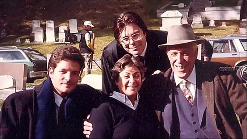 Дэйл Мидкифф,Стивен Кинг и Фред Гуинн на съёмках фильма «Кладбище домашних животных», 1989 год