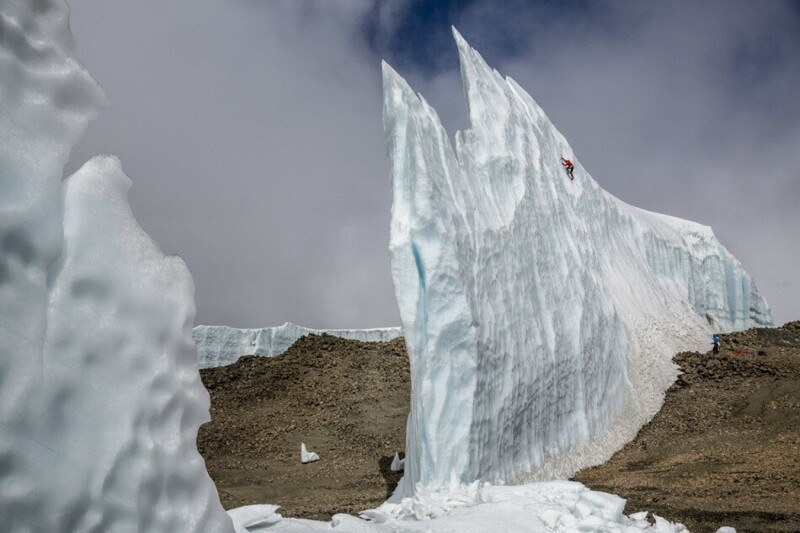 Исчезающий ледник на вершине Килиманджаро