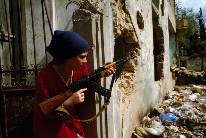 1982. Женщина-боец Народного фронта освобождения Палестины (НФОП) в Набатии