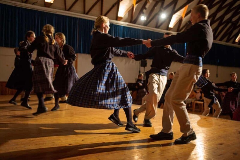 Школьное представление, Народные танцы, Бичгроув, Кент.