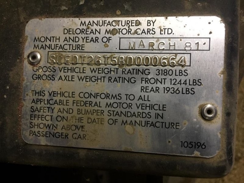 В одном из сараев в Калифорнии были обнаружены два DeLorean DMC-12 с минимальными пробегами