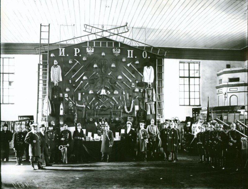 Стенд с пожарным оборудованием в здании Императорского Российского Пожарного Общества.1913