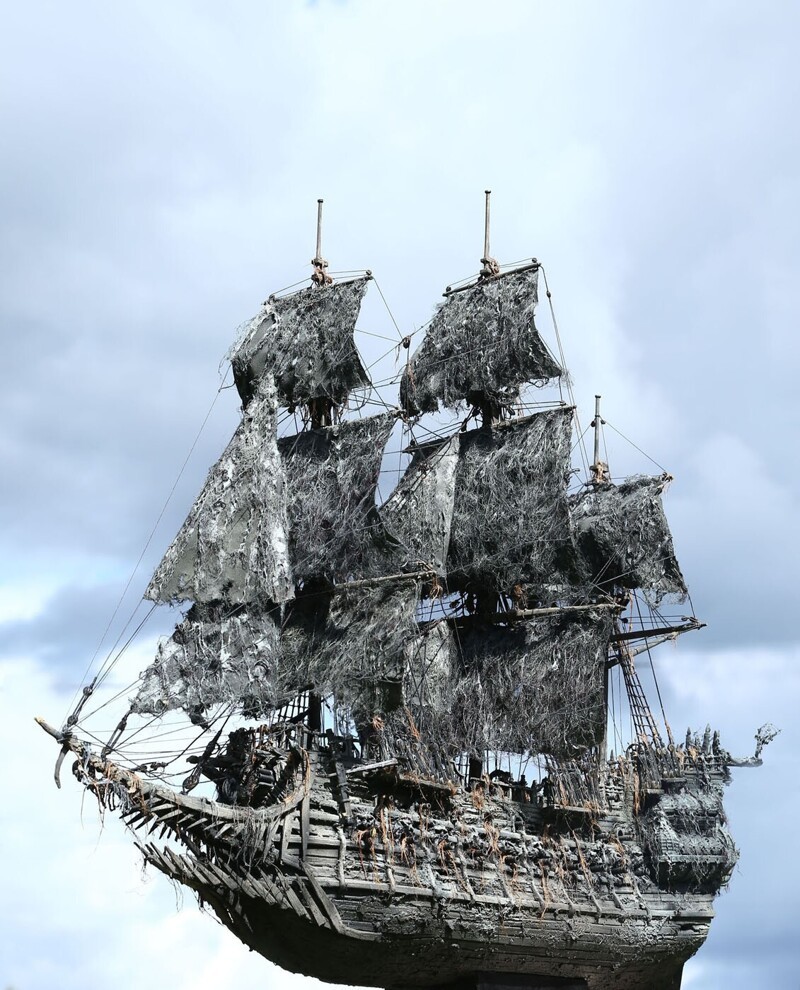 Летучий голландец корабль пираты Карибского