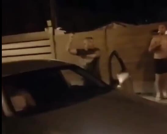 "Первый выстрел в воздух!": экс-полицейский в Сочи на просьбу перепарковаться стал угрожать оружием