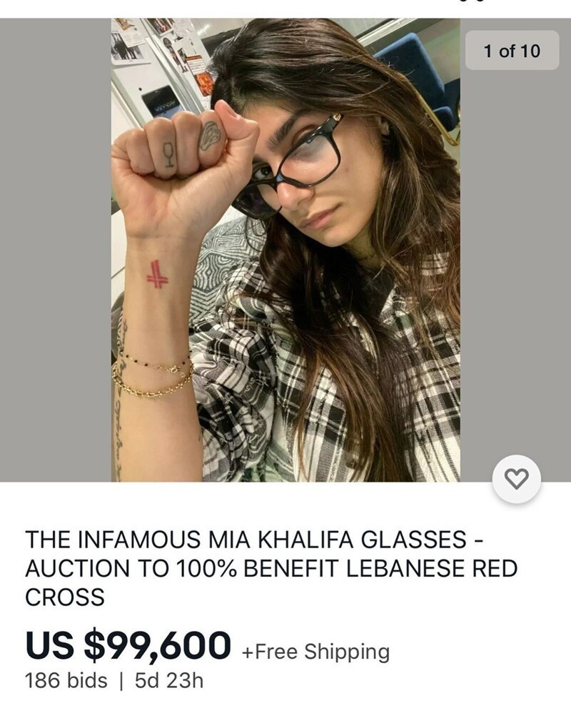 Порнозвезда решила продать знаменитые очки, чтобы помочь пострадавшим в Бейруте