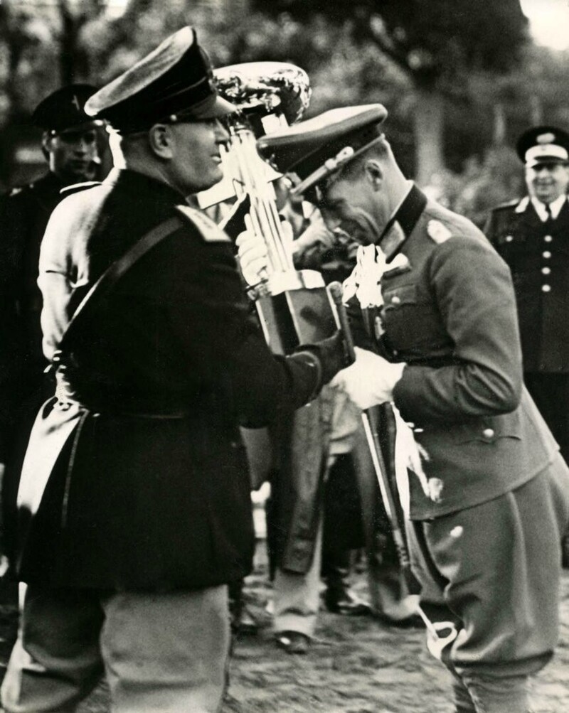 Муссолини во время конного турнира в Риме.1940