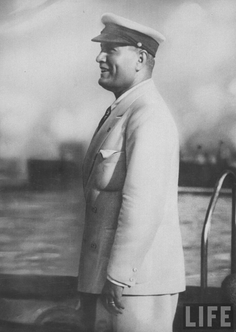 Бенито Муссолини на палубе яхты.1940