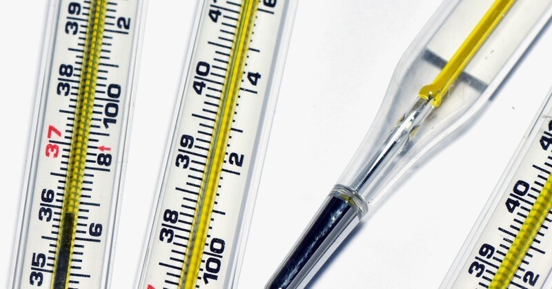 Как правильно мерить температуру ртутным градусником взрослому под мышкой thumbnail
