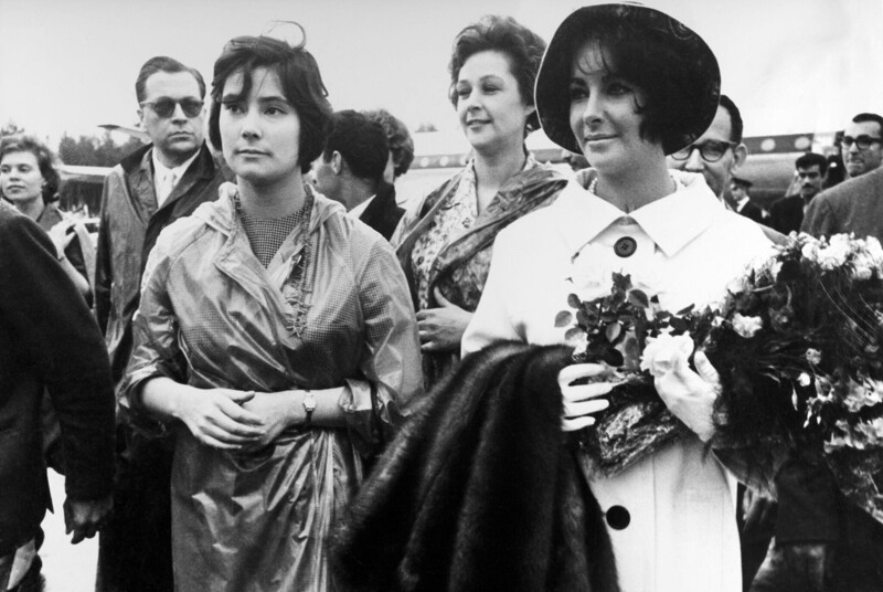 Татьяна Самойлова, Марина Стриженова и Элизабет Тейлор в Москве, лето 1961 года .
