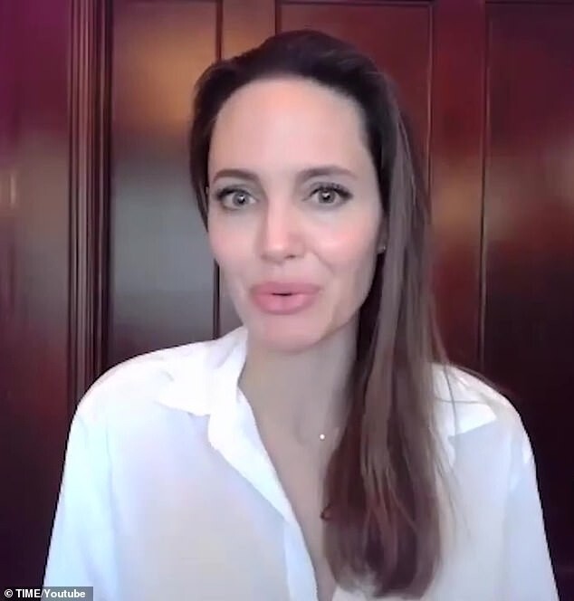 Анджелина Джоли продолжает воевать с бывшим мужем