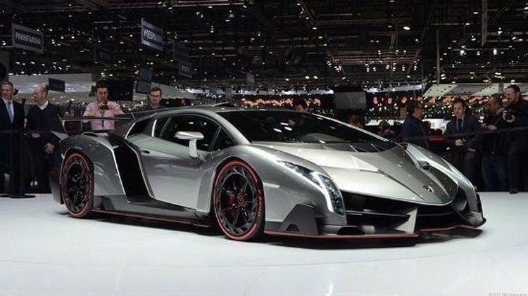 3 строчка — Lamborghini Veneno