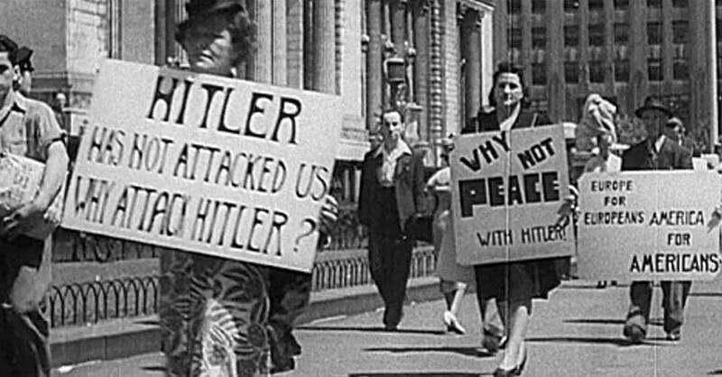 Американцы протестуют против начала войны с Гитлером.