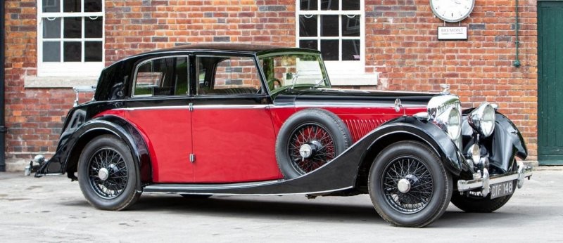 10. Bentley 4 ¼-Litre с кузовом от Freestone & Webb (№B66LS) 1938 года продан за £54,000 (8 000 000 руб.).
