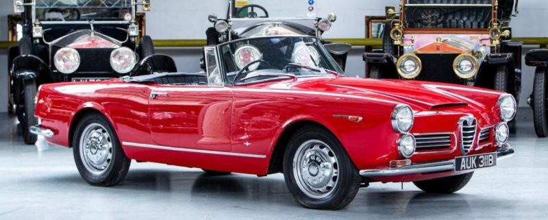 9. Alfa-Romeo 2600 Spider (№AR852023) 1964 года продана за £55,125 (7 000 000 руб.).