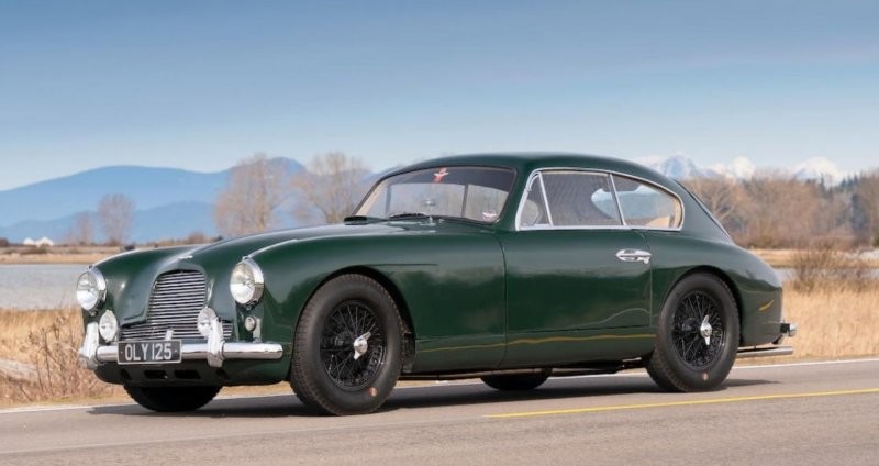 3. Aston-Martin DB2/4 (№LML 639) 1954 года продали за £112,500 (11 700 000 руб.).