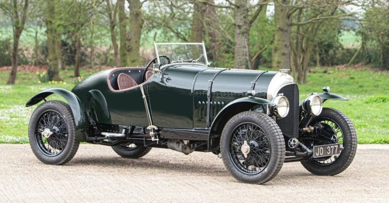 1. Bentley 3-Litre Speed Model Sports Roadster (№TN1559) 1927 года продали за £225,000 (22 100 000 руб.). Для этого года хорошая цена за такую машину.