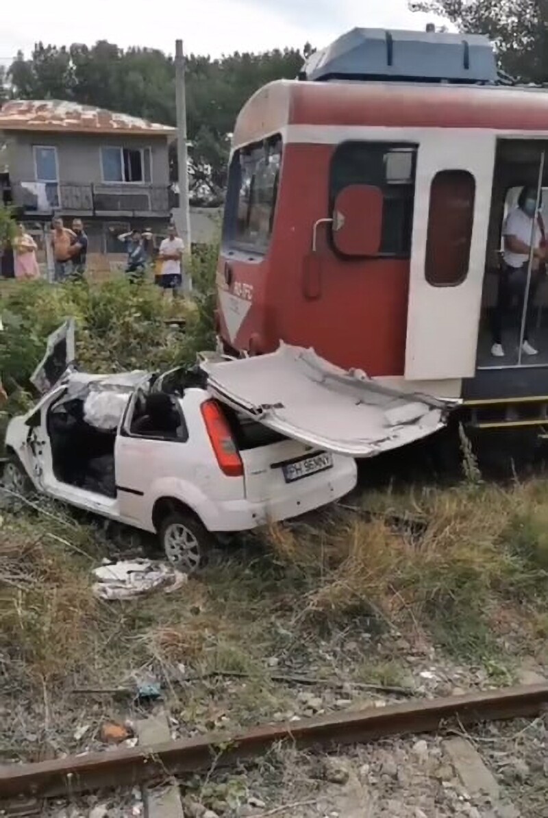 Смерть в прямом эфире: румынский музыкант записал, как его сносит поезд