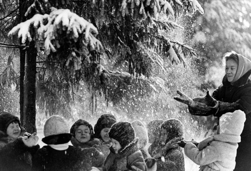 "Снежный душ", 1960 год. Фотограф Лев Бородулин