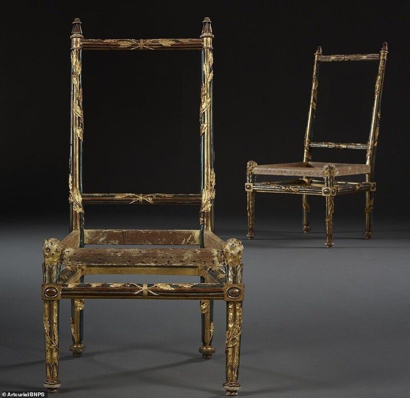 Сломанные стулья французского короля продали за миллион евро