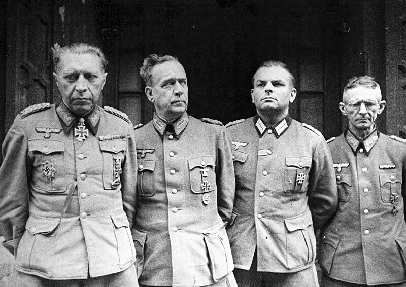 Пленные немецкие генералы после окончания битвы за Берлин, 1945 г. 