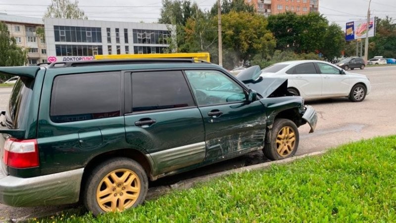 Пьяный водитель из Ижевска устроил несколько ДТП и пытался скрыться, но очевидцы его скрутили