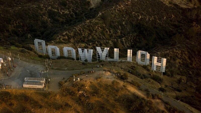 11. Надпись «Голливуд» в Лос-Анджелесе, США, вид сзади и сверху