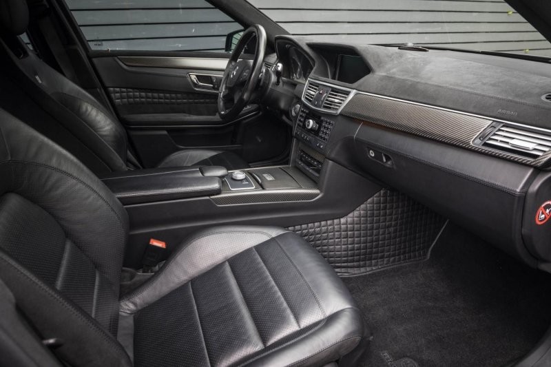 На продажу выставили Brabus E V12 — один из самых быстрых седанов в мире