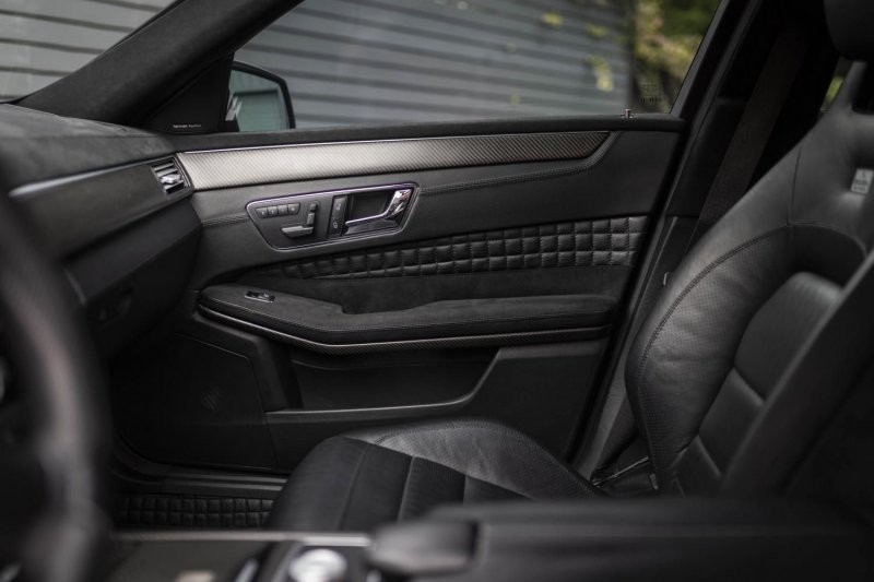 На продажу выставили Brabus E V12 — один из самых быстрых седанов в мире