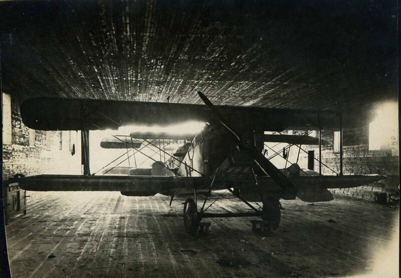 Самолет, поврежденный при посадке морлета Шлатера летом 1923