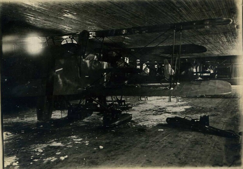Самолет, поврежденный при посадке морлета Соснина зимой 1924