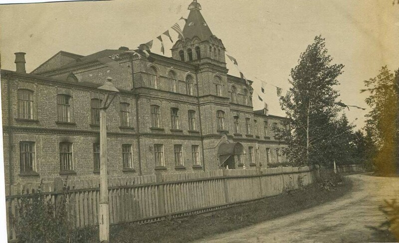 Здание бывшего Петровского Приюта, в котором был расположен 1-й Морской Истро-отряд ВВС в 1922