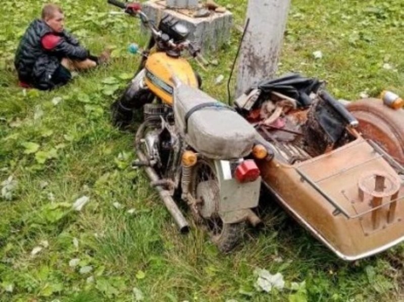На Урале пьяный отец на мотоцикле с коляской покалечил двух своих детей